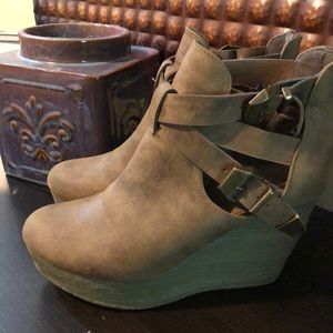 Short boot wedge size 9